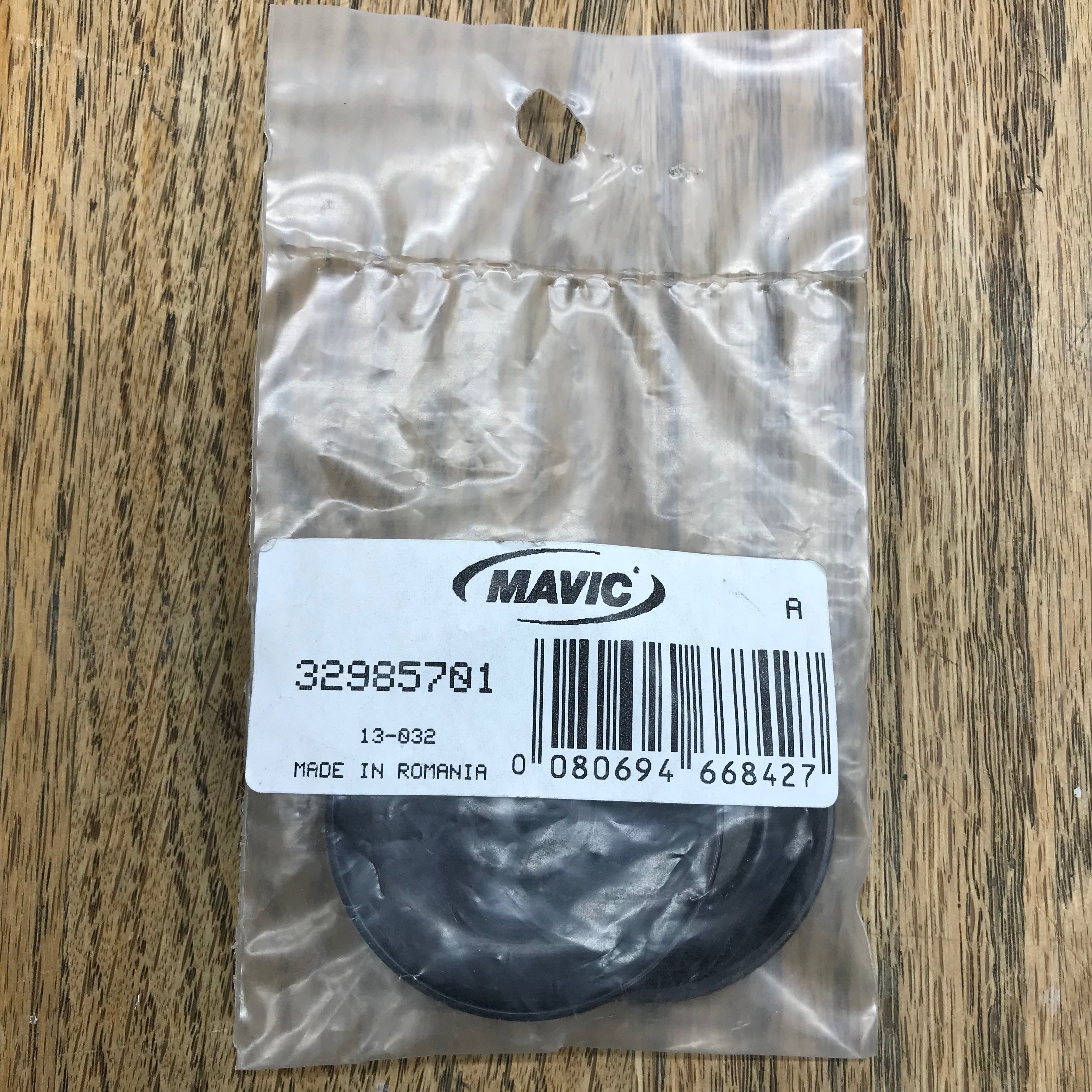 Mavic Adjusting Nut and Hub Cap CXR/Cosmic 2015+ Front Hub Mavic Adjusting Nut and Hub Cap CXR/Cosmic 2015+ Front Hub